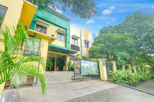 East Jakarta Hotel | Hotel O Tebet Near Tebet Station Formerly Sabda Guest House