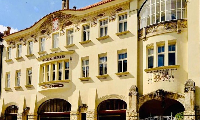 Hradec Kralove Hotel | Hotel Okresní Dům