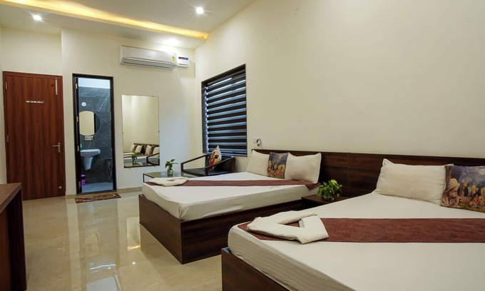 Hisar Hotel | Hotel Omkar