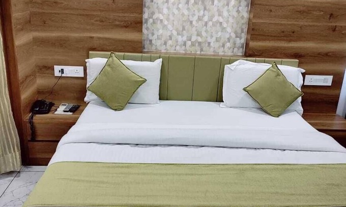 Sayajiganj Hotel | HOTEL PRUDENT - Vadodra