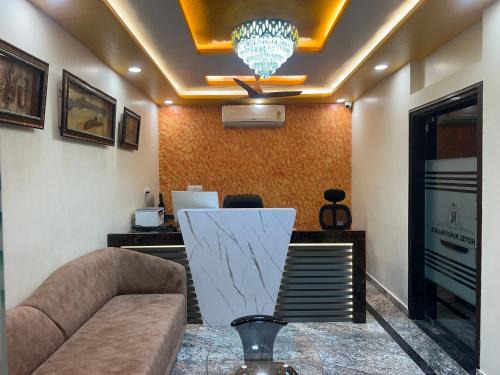 Jagatpura Hotel | Hotel Punit Palace