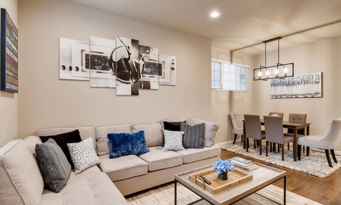 Sammamish House | ►Hotel Quality◄ Modern and Homey Tri Level Home!
