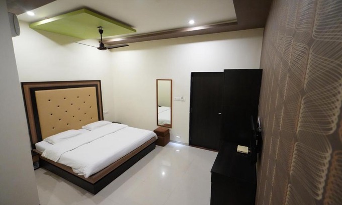 Nadiad Hotel | Hotel Ravi Residency