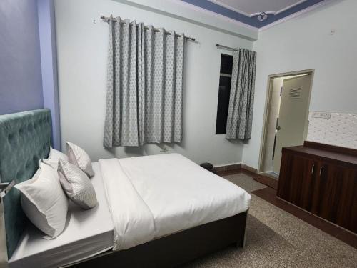 Jaipur Hotel | Hotel Reyansh restaurant & cafe