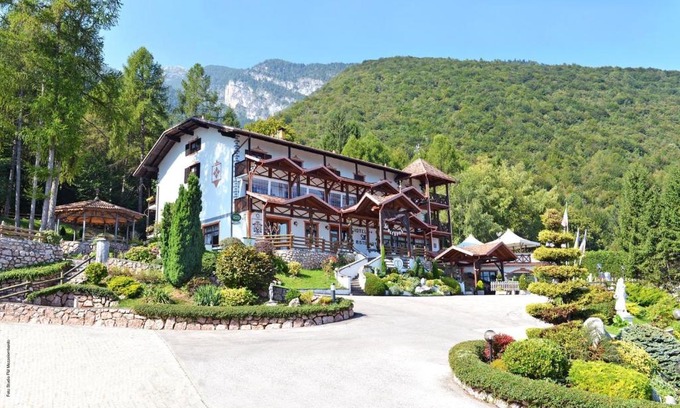 Sporminore Hotel | HOTEL RISTORANTE SCOIATTOLO