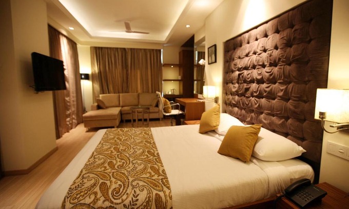Ahmedabad City Centre Hotel | Hotel Riverview