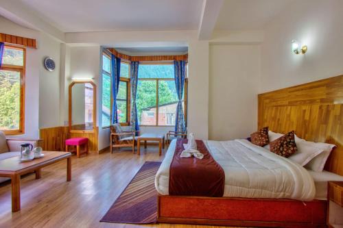 New Manali Hotel | HOTEL ROyAL THE MALL MANALI