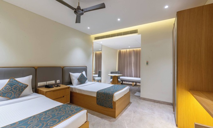 Yadagirigutta Hotel | Hotel Sannidhi Emerald