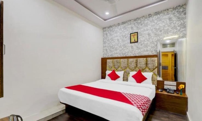 Navrangpura Hotel | HOTEL SAROVAR INN