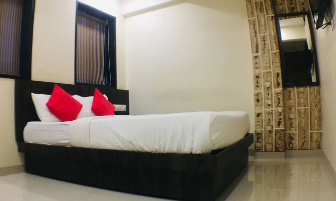 Malad East House | Hotel Shalimar