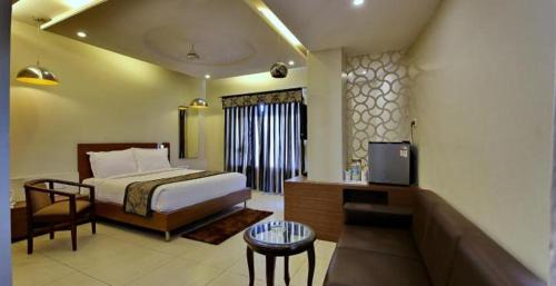 Jhansi Hotel | Hotel Sheela Shree Plaza