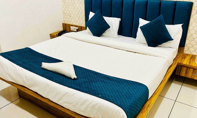 Sanwer Hotel | Hotel Shyam Palace