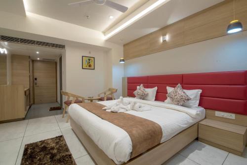 Ahmedabad Hotel | HOTEL SILVERA GRAND
