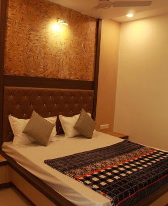 GIDC Hotel | Hotel Skylark