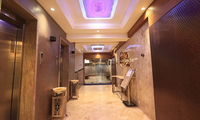 Thaltej Hotel | Hotel SN Blu