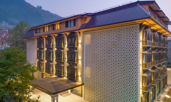 Dal Lake Hotel | Hotel SnowLand, Srinagar