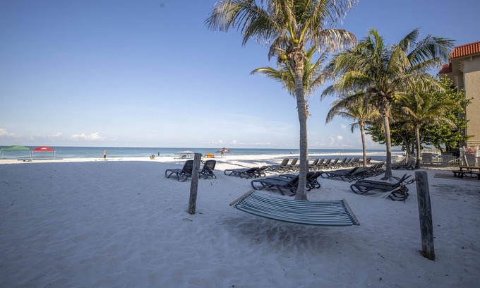 Redington Shores Hotel | Hotel Sol