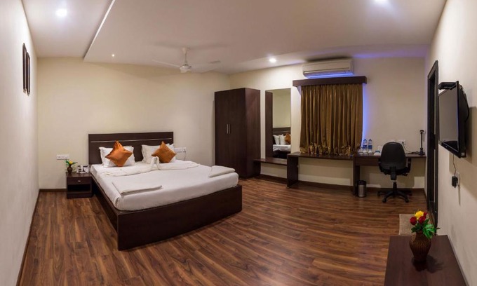 Razole Hotel | Hotel Somisetty Landmark