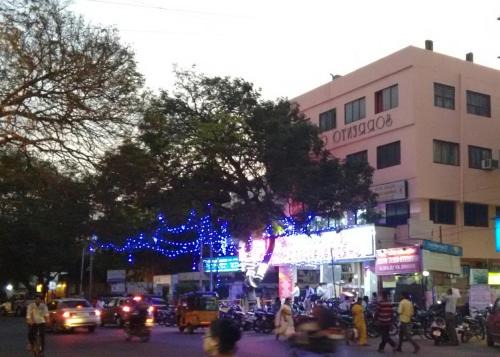 Perambur Purasavakam Hotel | Hotel Sorrento Guest house Anna Nagar East Metro Shenoy Nagar metro budget monthly daily rooms