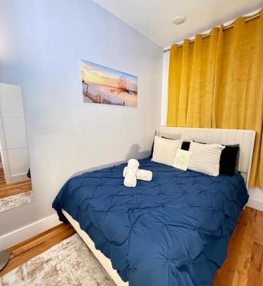 McGinley Square House | Hotel-Style, No Host, Professionally Managed ID265