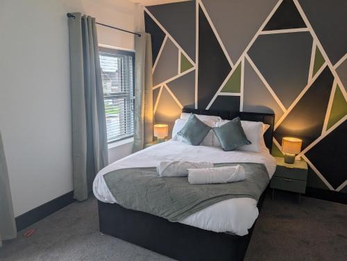 Gowerton House | Hotel-style rooms - Private en-suite, Kitchen Facilities & Private Parking available
