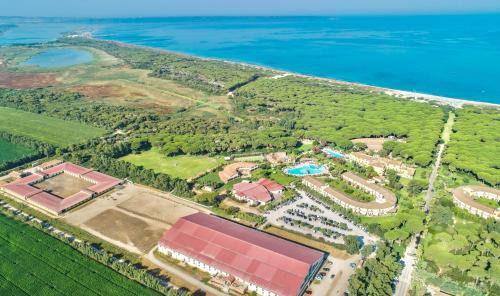 Arborea Hotel | Hotel surrounded by greenery with swimming pool in Arborea just 600 meters from the sea