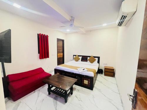 Janakpuri Hotel | Hotel Three Stay - Near Dilli Haat Janakpuri