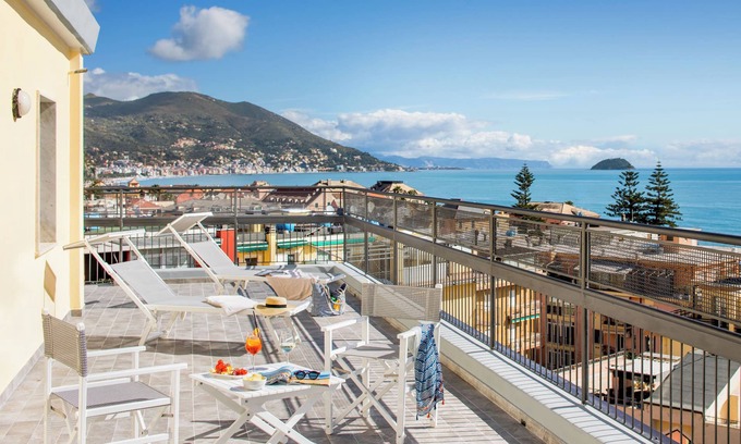 Laigueglia Hotel | Hotel Tritone
