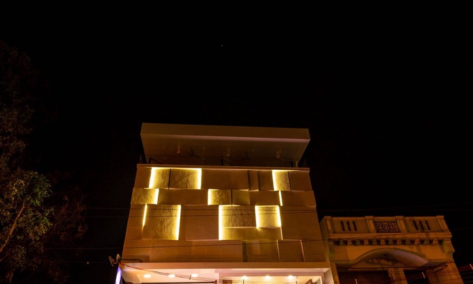 Tiruchengode Hotel | HOTEL VARDHA INN