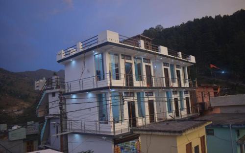 Barkot Bed & Breakfast | Hotel Village Inn by StayApart