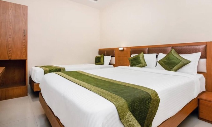 Wellington Pier Hotel | Hotel Volga Plaza
