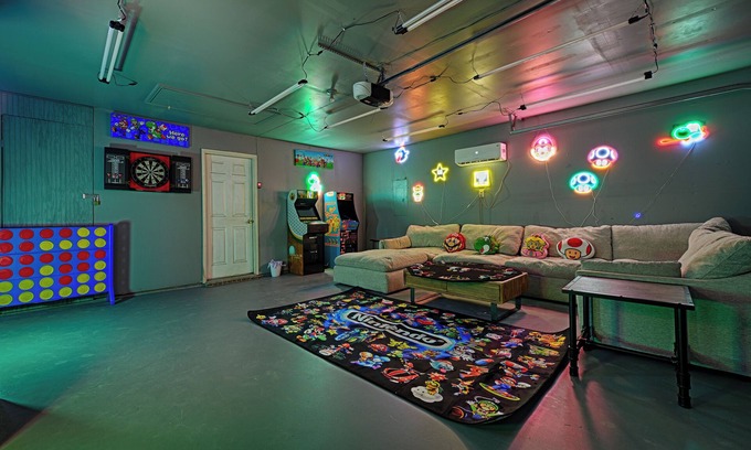 Burleson House | HotTub, GameRoom, 20Min to Dickies Arena, Firepit!
