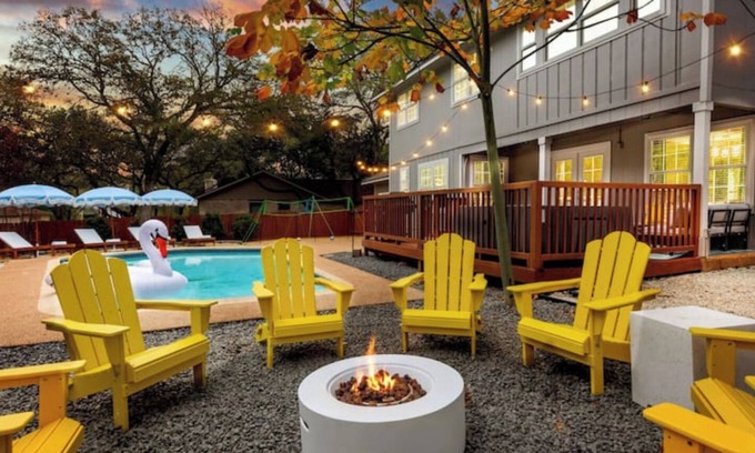 North San Antonio - SAT House | HotTub, Pool, FirePit, Game Room, BBQ, Volleyball and a ton of Family Fun!