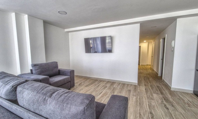 Las Palmas de Gran Canaria House | House by Playa de Las Canteras, Las Palmas