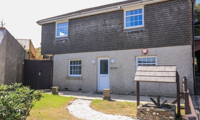 Saint John Cottage | HOUGOUMONT COTTAGE, pet friendly, with a garden in Millbrook