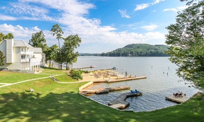 Leesburg House | House # 09 Weiss So Blue (no pets) private pier