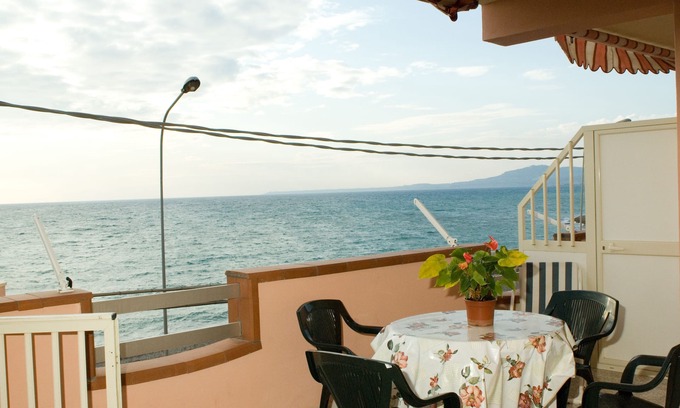 Seccagrande Apartment | House 10 meters from the sea