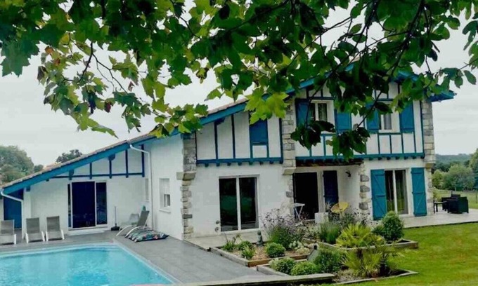 Arcangues House | House 10 people ideally located between sea and montagen