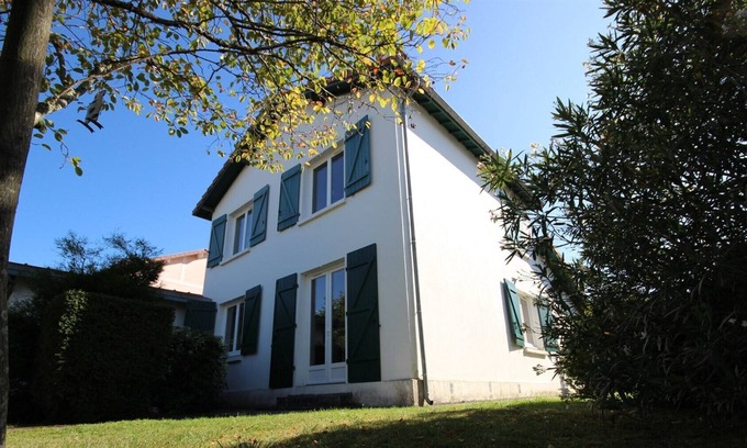 Oloron-Sainte-Marie House | HOUSE 110 M2 WITH ENCLOSED GARDEN