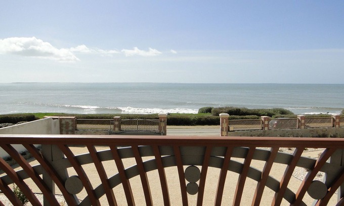 Prefailles House | House 1872, beautiful architecture, renovated, facing sea, sun and calm