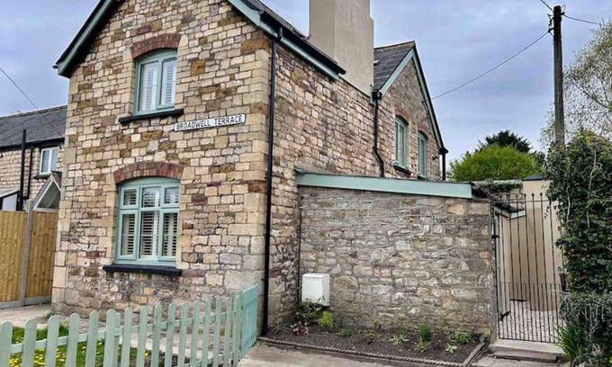 Dursley House | House ∙ 3 bedrooms ∙ 4 guests