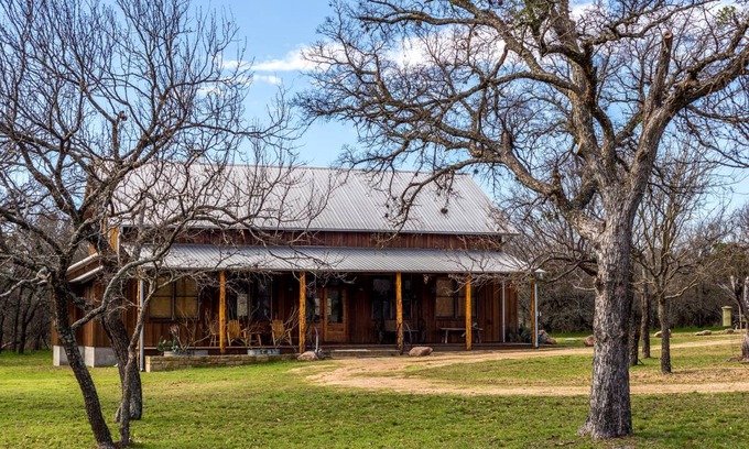 Buchanan Dam House | House ∙ 4 bedrooms ∙ 20 guests
