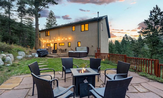 Cascade-Chipita Park House | House ∙ 4 bedrooms ∙ 12 guests
