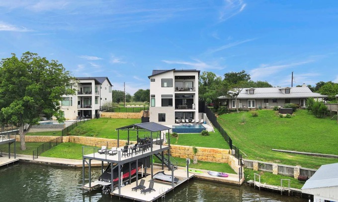 Burnet House | House ∙ 4 bedrooms ∙ 14 guests