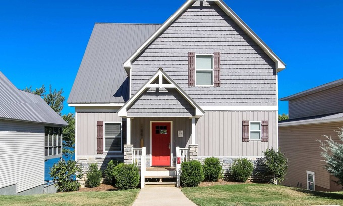 Leesburg House | House #44 Dock Holiday (no pets) Lakefront/Private Boatslip