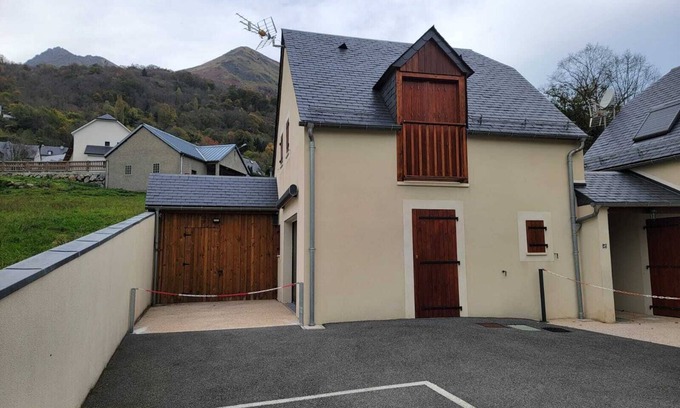 Sazos House | House 5 min from Luz-st-sauveur, 10 min from Luz-Ardiden ski resort.