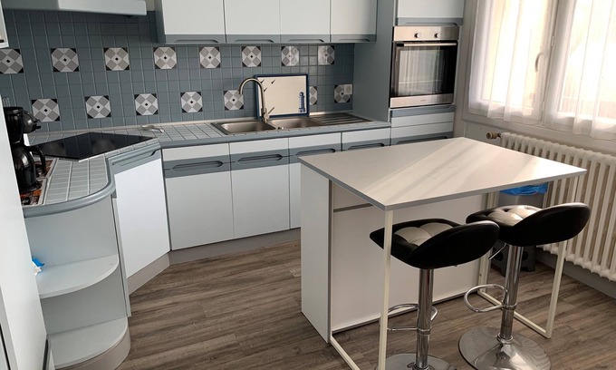 Ploneour-Lanvern House | House 5km from the seaside