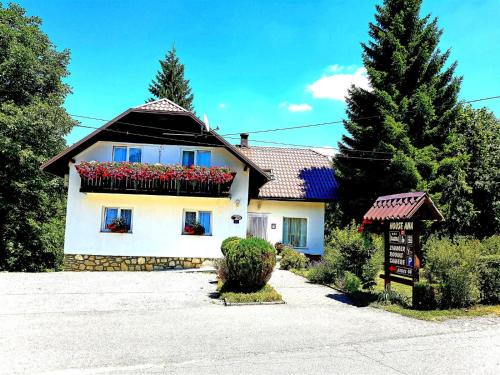 Jezerce Bed & Breakfast | House Ana
