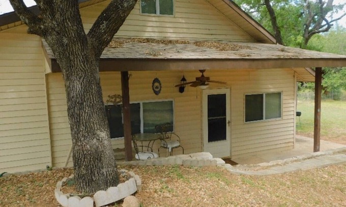 Kingsland Cottage | house and lighted deck fenced yardn