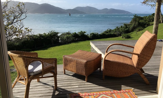 Garopaba House | House beachfront, on the beach of Vigia in Garopaba.